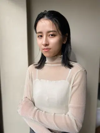 ミディアム 小日向 沙織のヘアスタイル