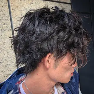 メンズ 波巻きウェーブ 韓国風パーマ 纐纈のヘアスタイル