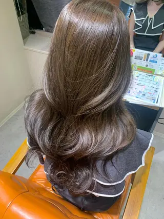 ロング カラー grace by afloat所属・平尾 樹里のヘアスタイル
