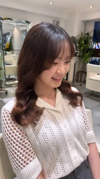 ロング パーマ コテ巻き風パーマ/ キミシマカイトのヘアスタイル