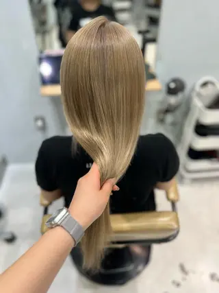 ロング カラー シミズ リホのヘアスタイル