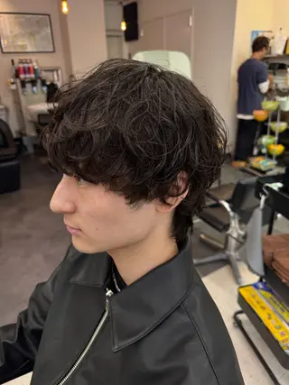 ミディアム パーマ メンズ ハイトーンカラー メンズパーマだいきのヘアスタイル