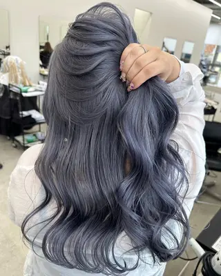 ロング カラー ヘアアレンジ GO TODAY シェアサロン 原宿本店所属・原宿ハイトーンカラー 🌼みるい🌼のヘアスタイル
