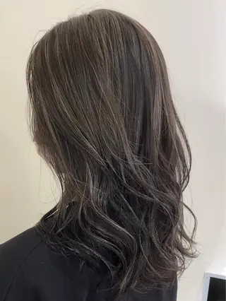 セミロング カラー 細めハイライト🩶 ボブ/レイヤーカットのヘアスタイル