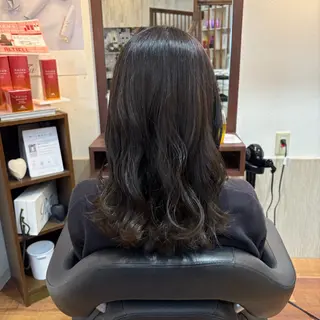 セミロング MOLLASALON 浅香山店所属・MOLLA 辻のヘアスタイル