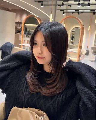 ロング 🦋美髪矯正、髪質 改善のプロ🦋アオイのヘアスタイル