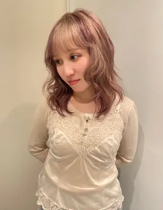 ミディアム カラー MIU/ルーツカラー 顔まわりレイヤーのヘアスタイル