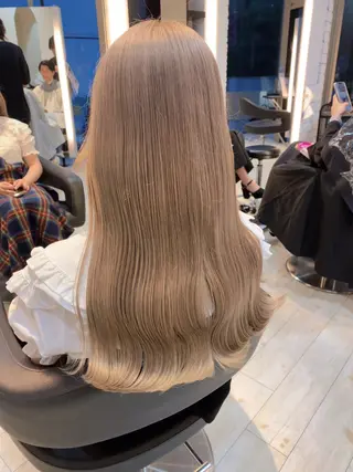 ロング カラー ブリーチ/髪質改善/ ハイトーン/暖色のヘアスタイル