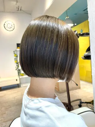 ショート esse大阪茶屋町店所属・レイヤーカット 新井田陽寿のヘアスタイル