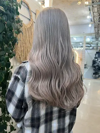 ロング カラー YUI ハイトーンカラーのヘアスタイル