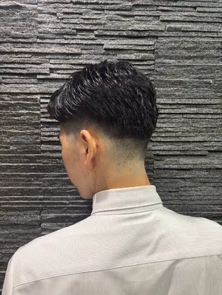 ショート ヒロ銀座プレミアムバーバー新宿店所属・髙司 哲伸のヘアスタイル