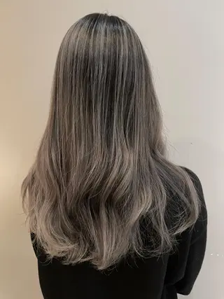 セミロング カラー 三浦 瑠璃のヘアスタイル