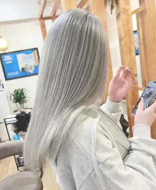 ロング カラー Ami ブリーチ/ハイトーンのヘアスタイル