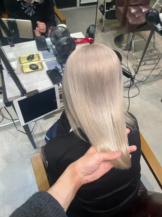 ショート カラー youres hair 新宿3丁目店所属・🍫ハイトーン✖︎ 縮毛矯正🍫柴田のヘアスタイル