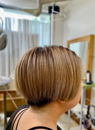 ショート カラー CRADLE Takeuchiのヘアスタイル