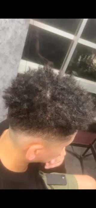 ショート 108 【ワンオーエイト】所属・✂︎横浜 関内 良輝 特殊ヘア💈のヘアスタイル