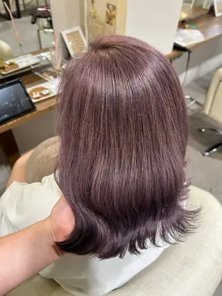 ミディアム カラー shu ブラウンピンクカラーのヘアスタイル