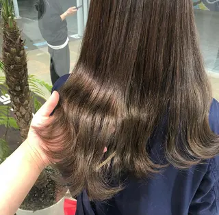 ロング カラー レイヤー/顔まわり カット/地毛風カラーのヘアスタイル
