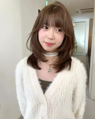 ミディアム カラー mizuki/ピンク ベージュ.レイヤーのヘアスタイル