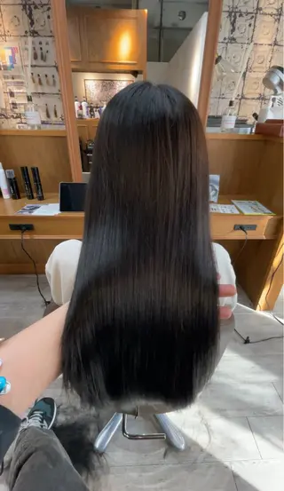 ロング カラー Charmant【シェルマン】所属・〘Charmant〙 レイのヘアスタイル