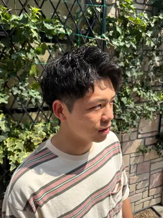 ショート パーマ メンズ 溝口 槙里也のヘアスタイル