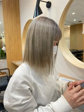 ミディアム カラー akane .のヘアスタイル
