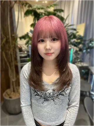 セミロング カラー salowin原宿iori所属・💋ハイトーンデザイ ンヘア💋A'nyuのヘアスタイル