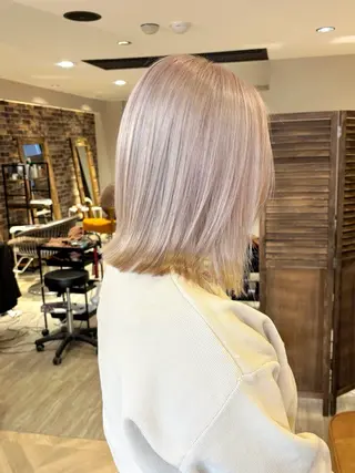 ミディアム ブリーチ／ ダブルカラー／ＲＹＯのヘアスタイル