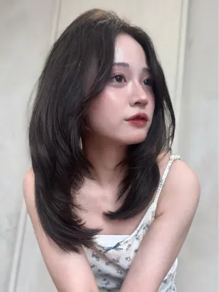 ミディアム カラー 前髪顔周りレイヤー 韓国 SAYAKAのヘアスタイル