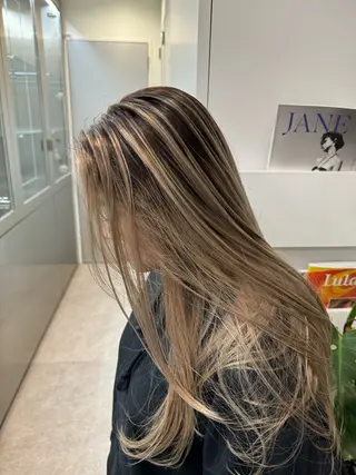 ロング カラー ⭐ハイトーンブリーチ ミルクティーピンクのヘアスタイル