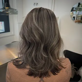セミロング INORI🐳/ ボ ブ/フェイスレイヤーのヘアスタイル