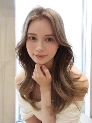 ミディアム カラー SAYAKA🩶 レイヤー韓国ヘア新宿のヘアスタイル