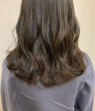 カラー ヤマダ カホのヘアスタイル