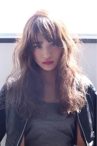 セミロング 韓国式パーマ🔥 ブリーチ🔥TOMOのヘアスタイル