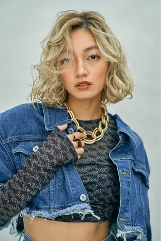 ミディアム パーマ 韓国レイヤー 🔥春暁【はるき】のヘアスタイル