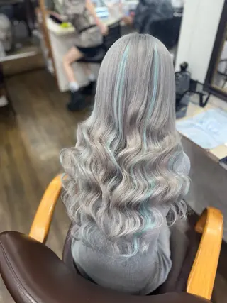 ロング 田子🦋ハイトーン 🫐耳つぼジュエリーのヘアスタイル
