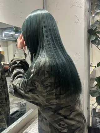 ロング カラー 秋濱 佳穂のヘアスタイル