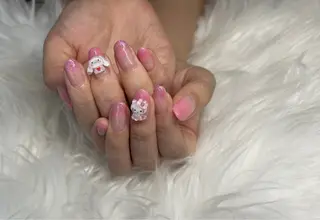 ネイル HENECY🍓 momokaのネイルデザイン