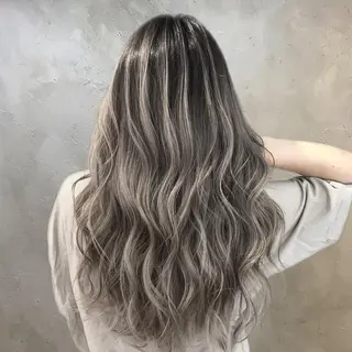 ロング N° 秋田店【ナンバー】のヘアスタイル