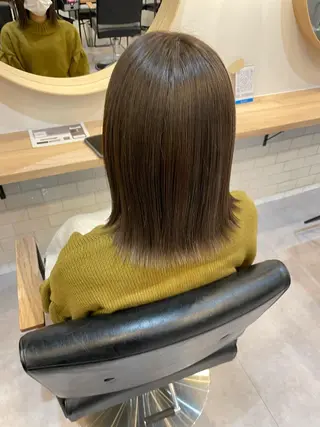 ミディアム カラー akane .のヘアスタイル