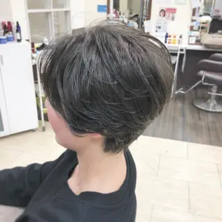 ショート カラー 雪本 愛のヘアスタイル