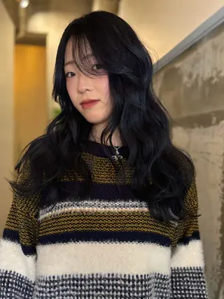 ロング mirai/ブリーチ ダブルカラーのヘアスタイル