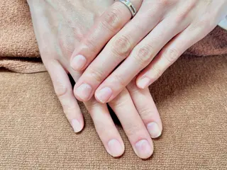 ネイル 自爪とネイルケア専門サロン　プリナチュール所属・吉岡 泉のネイルデザイン