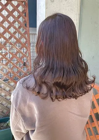 ロング カラー 岡井 桃花のヘアスタイル