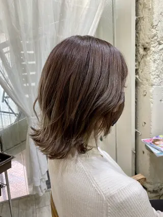 ミディアム カラー HAIR BASE ZAWAWA所属・レイヤー/ブリーチ｜ 特殊パーマ/赤澤のヘアスタイル