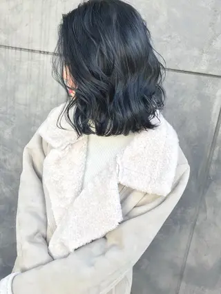 ミディアム カラー TOMOYAレイヤー ブリーチ縮毛矯正のヘアスタイル