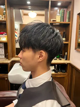 ミディアム ヒロ銀座バーバーショップ丸の内所属・秋山 琳太のヘアスタイル