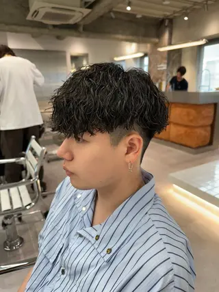 ショート パーマ メンズ 波巻きスパイラルパー マ/シャドウパーマ駿のヘアスタイル