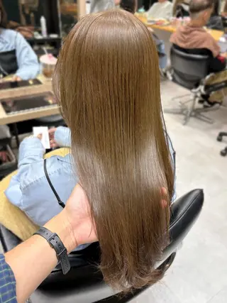 ロング カラー ベージュ/グレージュ 恵比寿/丸山陽平のヘアスタイル