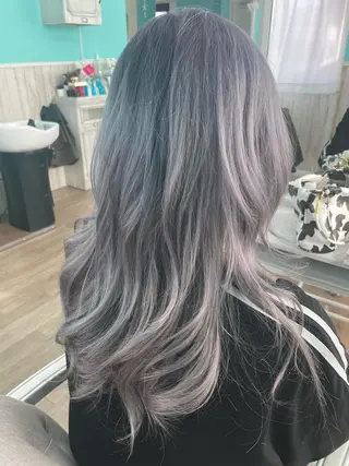 ロング カラー 🐆アンドウ チカコ🦓のヘアスタイル